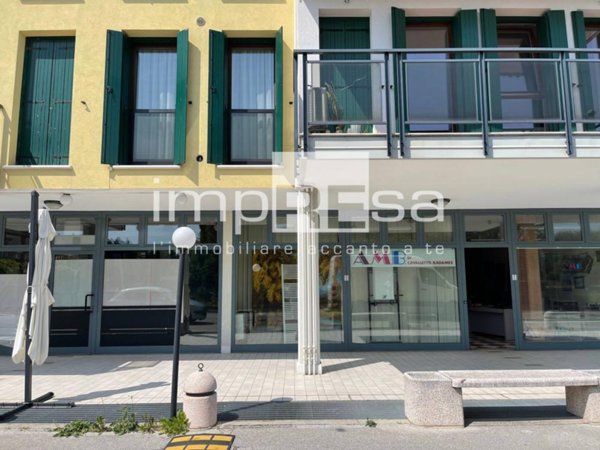 negozio in vendita a Villorba in zona Fontane