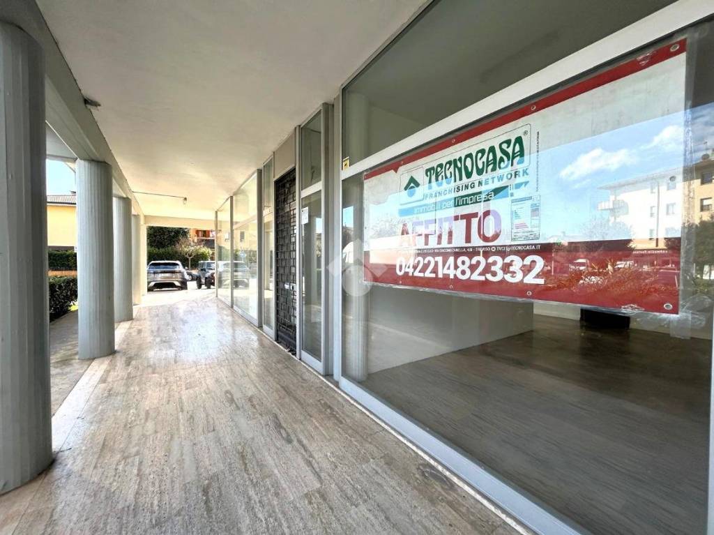 negozio in vendita a Villorba in zona Fontane