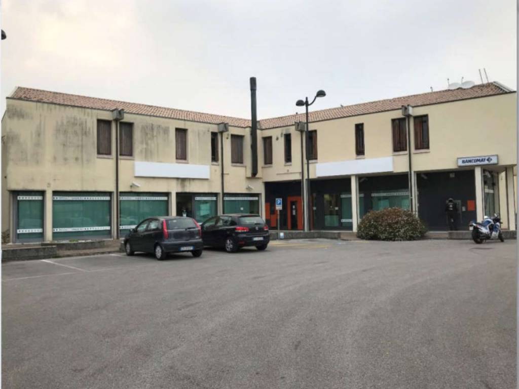 locale di sgombero in vendita a Villorba in zona Lancenigo