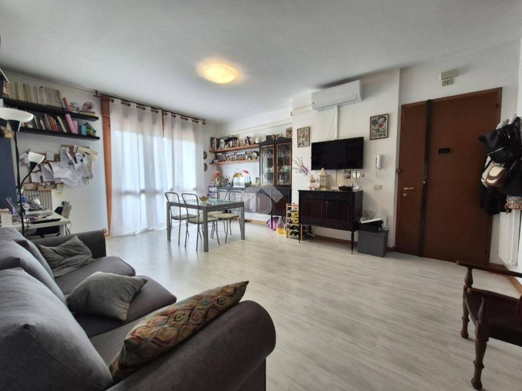 appartamento in vendita a Villorba in zona Carità