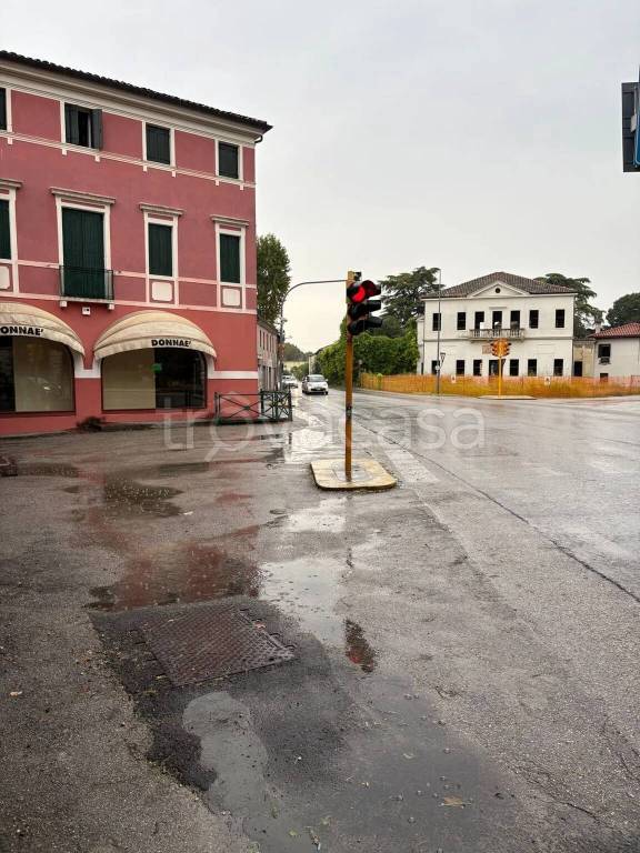 negozio in vendita a Villorba in zona Carità