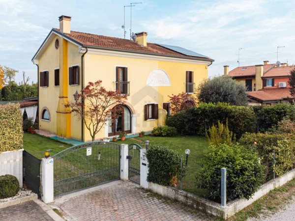 casa indipendente in vendita a Villorba in zona Lancenigo