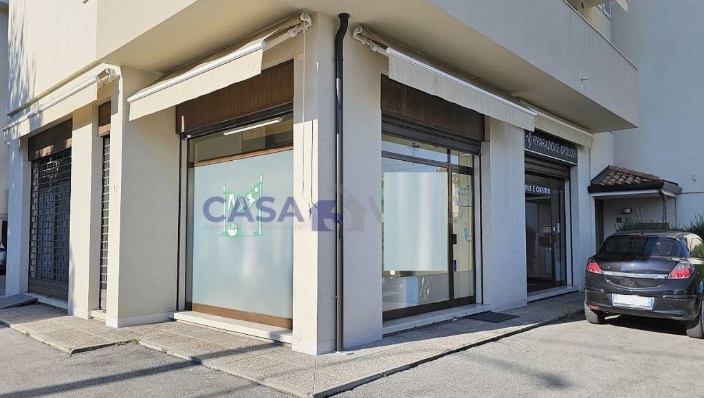 negozio in vendita a Villorba in zona Fontane