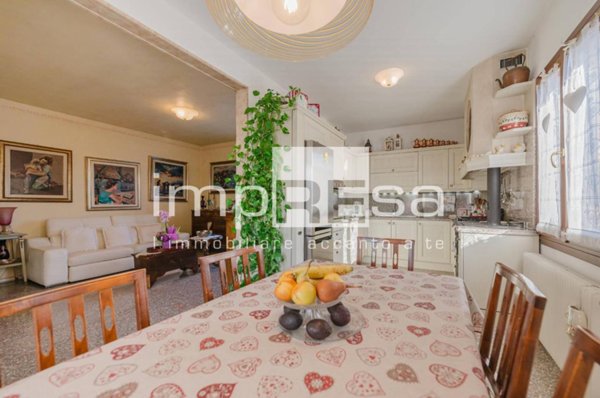 casa indipendente in vendita a Villorba in zona Catena