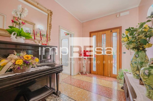 casa indipendente in vendita a Villorba in zona Catena