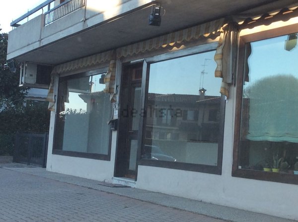 negozio in vendita a Villorba in zona Fontane