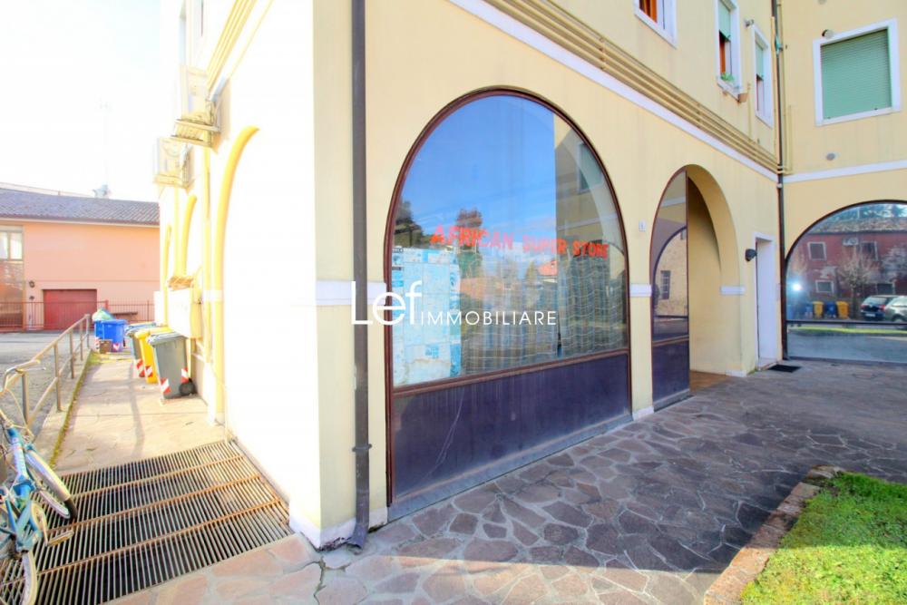 locale commerciale in vendita a Villorba in zona Carità