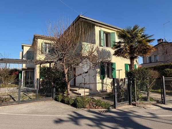 casa indipendente in vendita a Villorba in zona Lancenigo