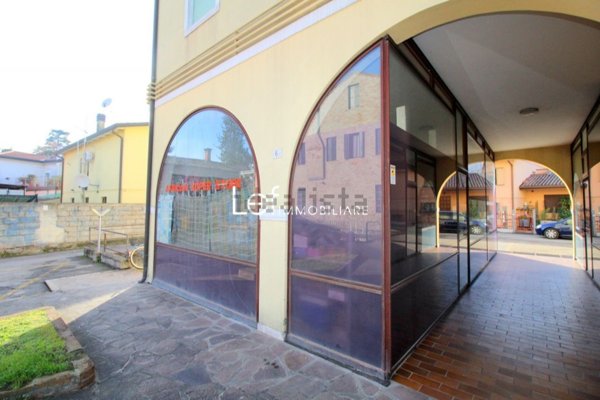 locale commerciale in vendita a Villorba in zona Carità