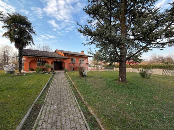 casa indipendente in vendita a Villorba in zona Catena