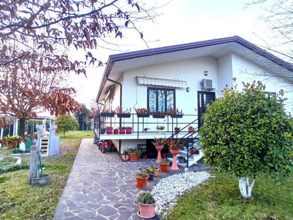 casa indipendente in vendita a Villorba in zona Lancenigo