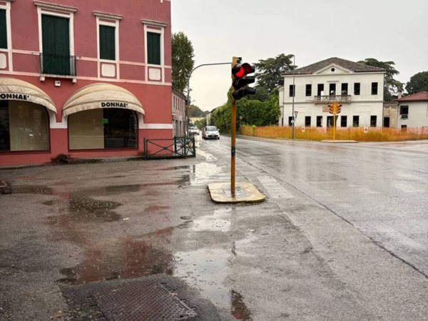 negozio in vendita a Villorba in zona Lancenigo