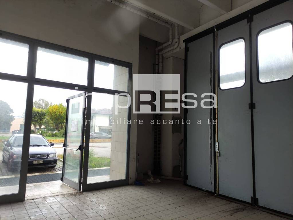 negozio in vendita a Villorba in zona Lancenigo