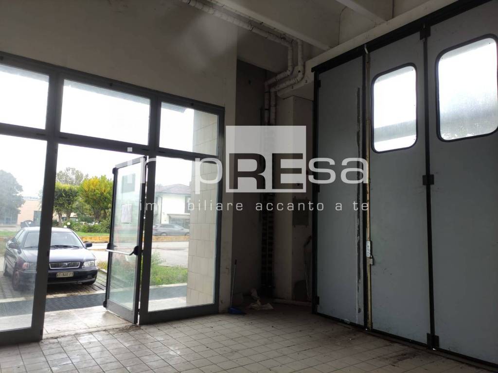 negozio in vendita a Villorba in zona Lancenigo