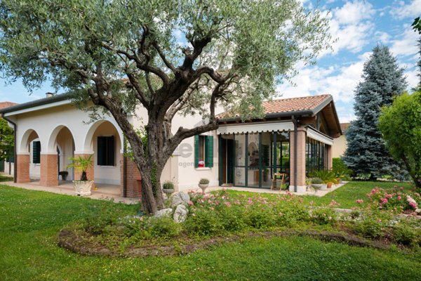 casa indipendente in vendita a Villorba in zona Catena