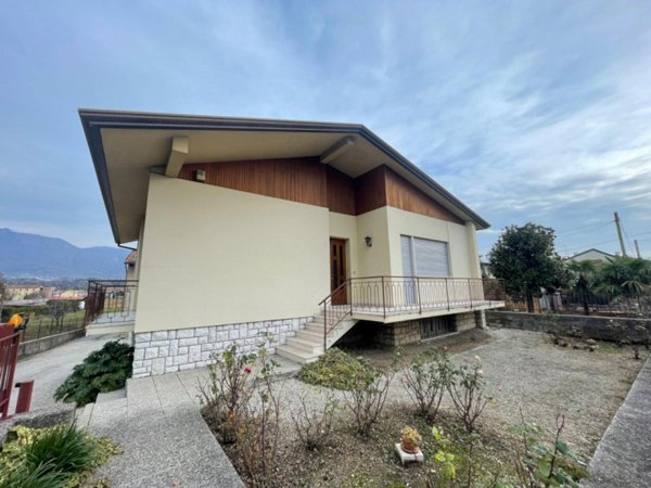 casa indipendente in vendita a Vittorio Veneto