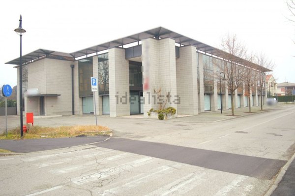 locale commerciale in vendita a Vittorio Veneto