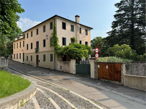 casa indipendente in vendita a Vittorio Veneto