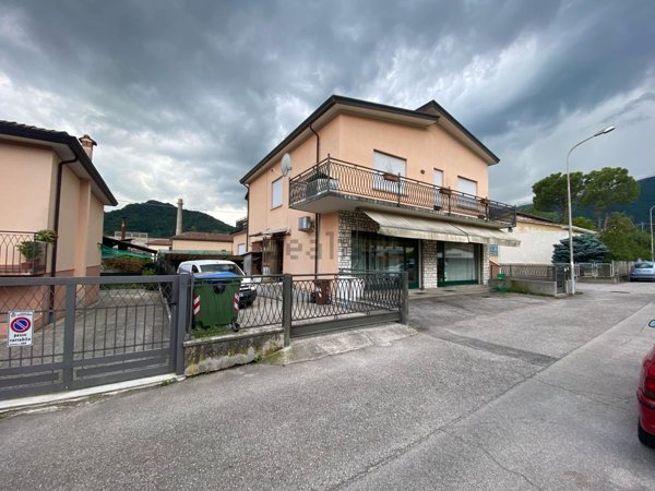 locale commerciale in vendita a Vittorio Veneto