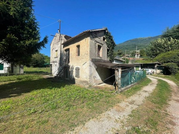 casale in vendita a Vittorio Veneto