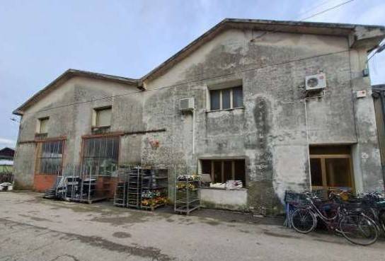 locale di sgombero in vendita a Vittorio Veneto