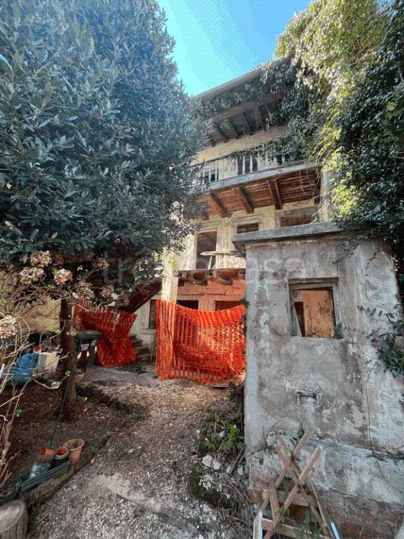 casa indipendente in vendita a Vittorio Veneto
