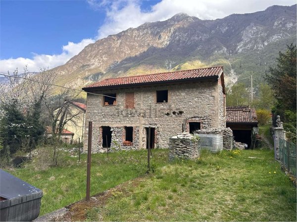 casa indipendente in vendita a Vittorio Veneto