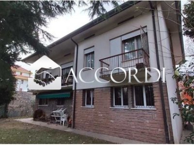 casa indipendente in vendita a Vittorio Veneto