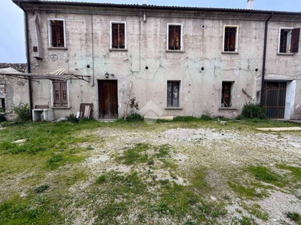 casa indipendente in vendita a Vittorio Veneto