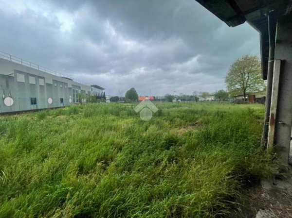 locale di sgombero in vendita a Vittorio Veneto