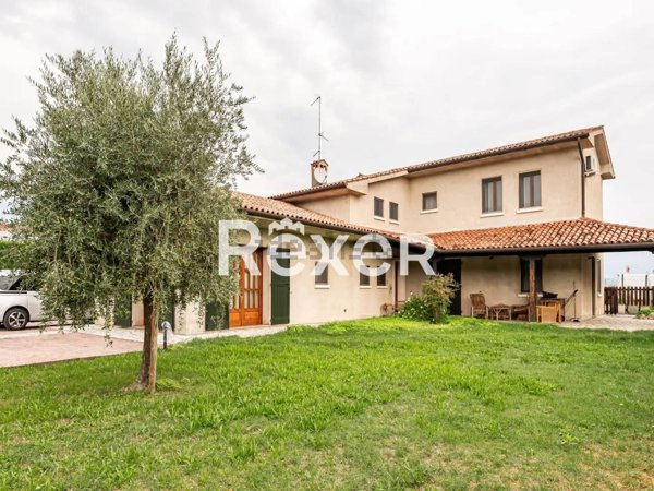 casa indipendente in vendita a Vittorio Veneto