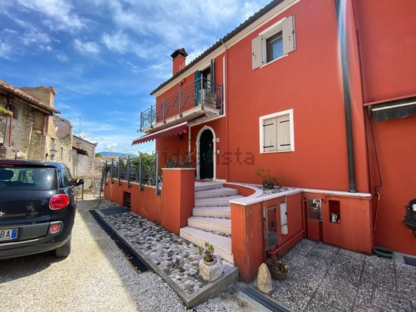 casa indipendente in vendita a Vittorio Veneto