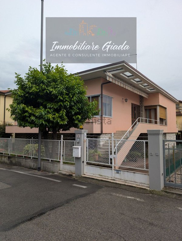 casa indipendente in vendita a Vittorio Veneto