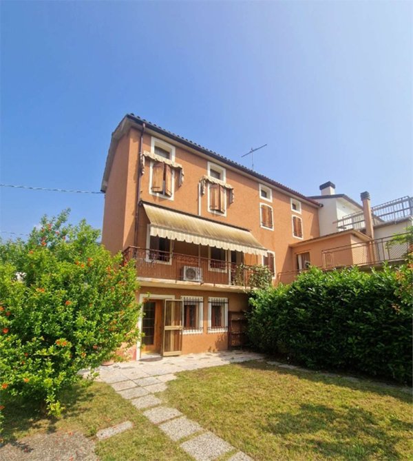 casa indipendente in vendita a Vittorio Veneto
