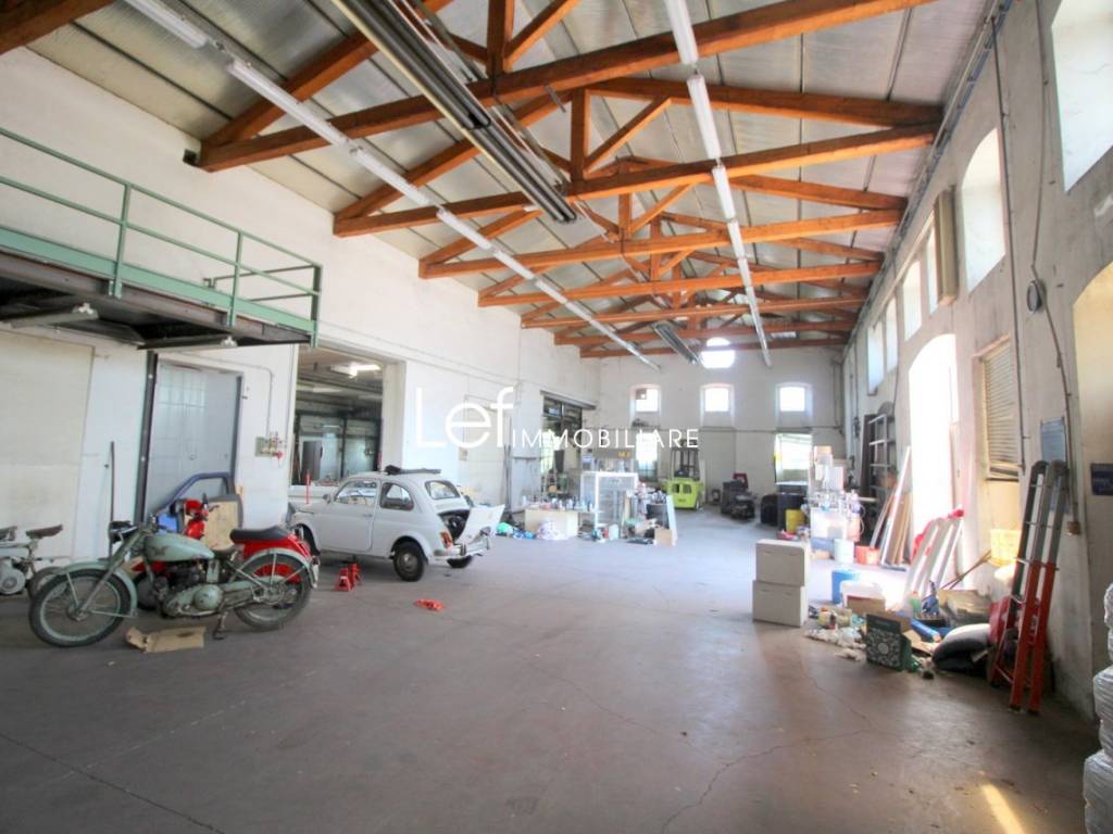 locale commerciale in vendita a Vittorio Veneto