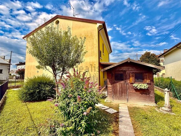 casa indipendente in vendita a Vittorio Veneto