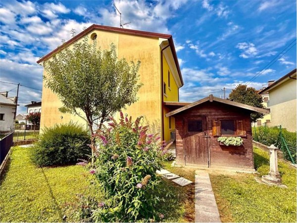 casa indipendente in vendita a Vittorio Veneto