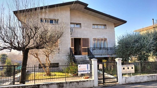 casa indipendente in vendita a Vittorio Veneto