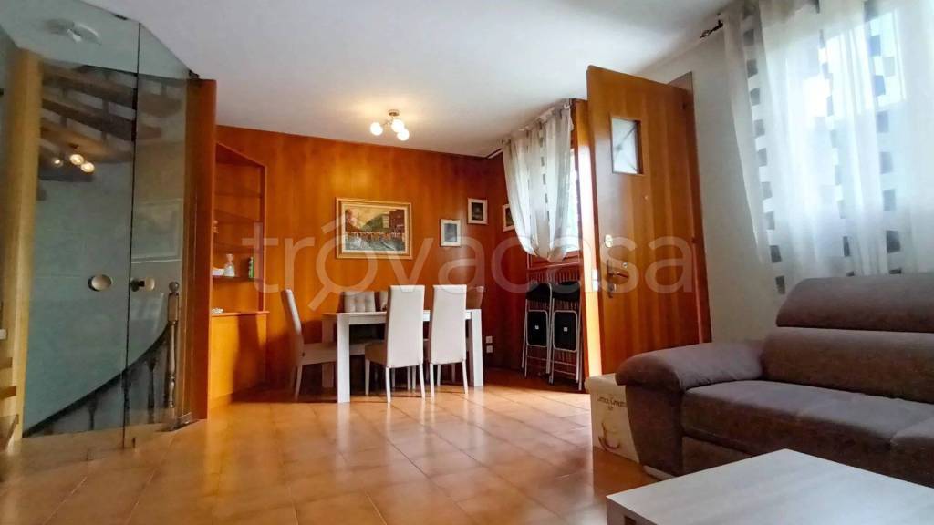 casa indipendente in vendita a Vittorio Veneto