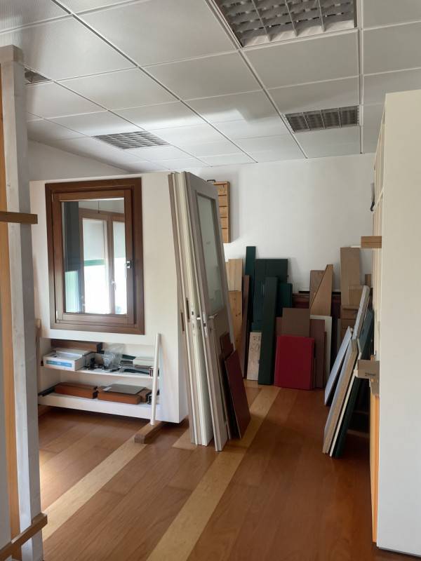 locale di sgombero in vendita a Vittorio Veneto