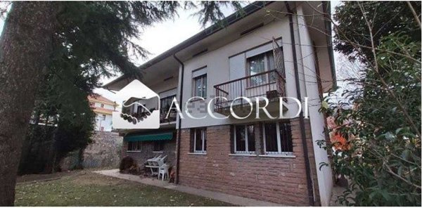 casa indipendente in vendita a Vittorio Veneto