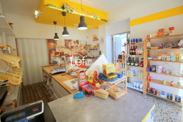 locale commerciale in vendita a Vittorio Veneto