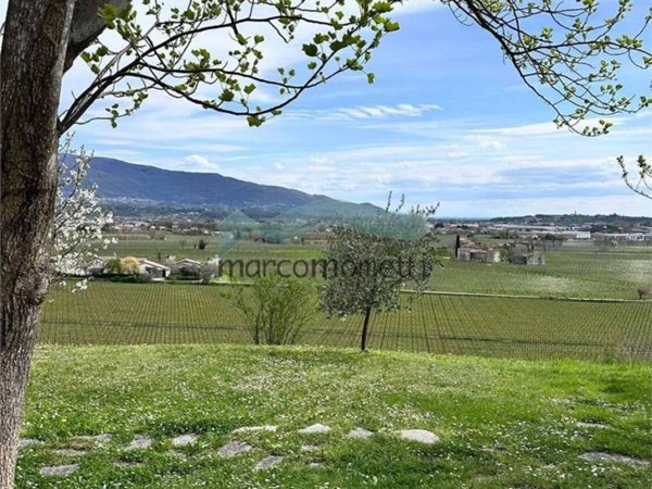 casa indipendente in vendita a Vittorio Veneto