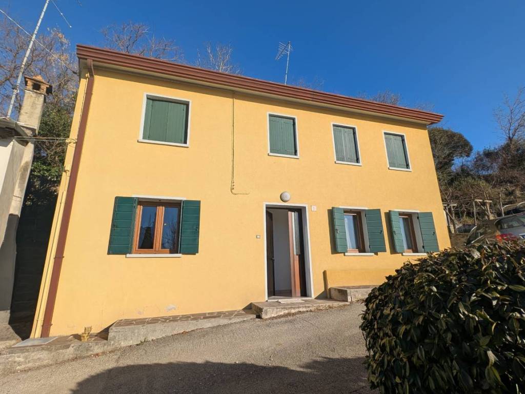 casa indipendente in vendita a Vittorio Veneto