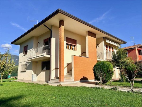 casa indipendente in vendita a Vittorio Veneto