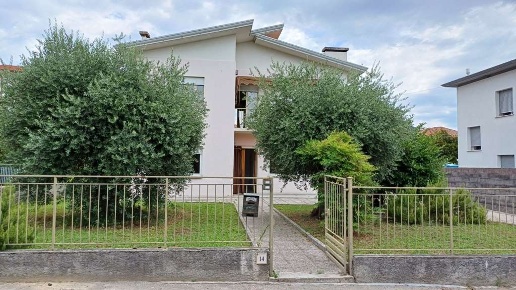 casa indipendente in vendita a Vittorio Veneto
