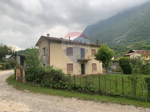 casa indipendente in vendita a Vittorio Veneto