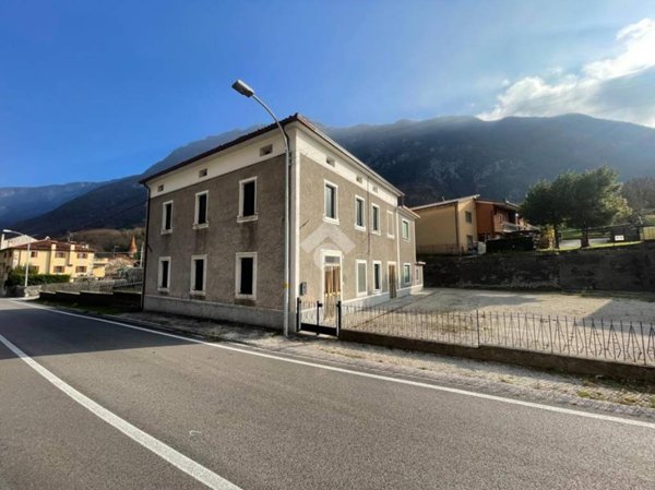casa indipendente in vendita a Vittorio Veneto
