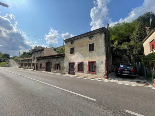 casa indipendente in vendita a Vittorio Veneto