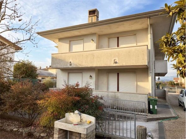 casa indipendente in vendita a Vittorio Veneto